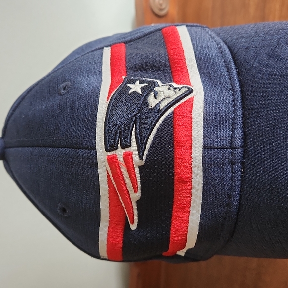 New Era, Sz Med/ Large, Patriots Hat w Red & White Stripes - Picture 2 of 8